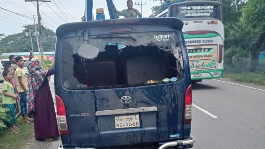 নোয়াখালীতে মাইক্রোবাস খালে, মিলল নিহত ৭ জনের পরিচয়