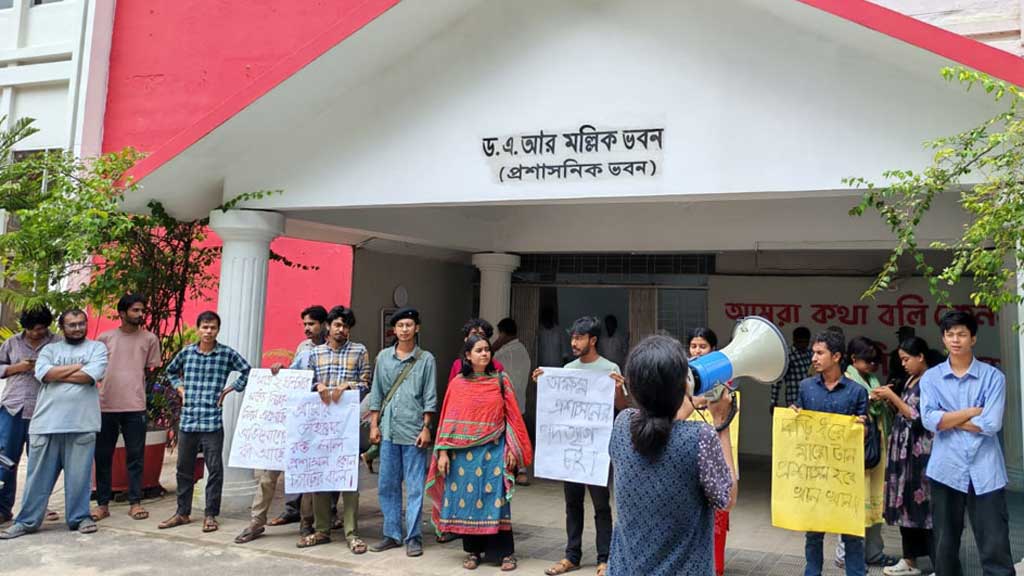 চবি ক্যাম্পাস থমথমে, সব পরীক্ষা স্থগিত