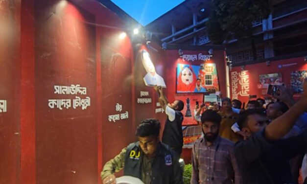 টিএসসিতে যুদ্ধাপরাধীদের ছবি: ছাত্রদলের ‘নিন্দা’, ছাত্রশিবির বলছে ‘কুতর্ক’