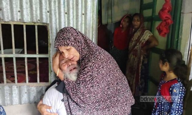 ‘কী অপরাধ আমার ছেলের’, প্রশ্ন সাংবাদিক তুহিনের বাবার
