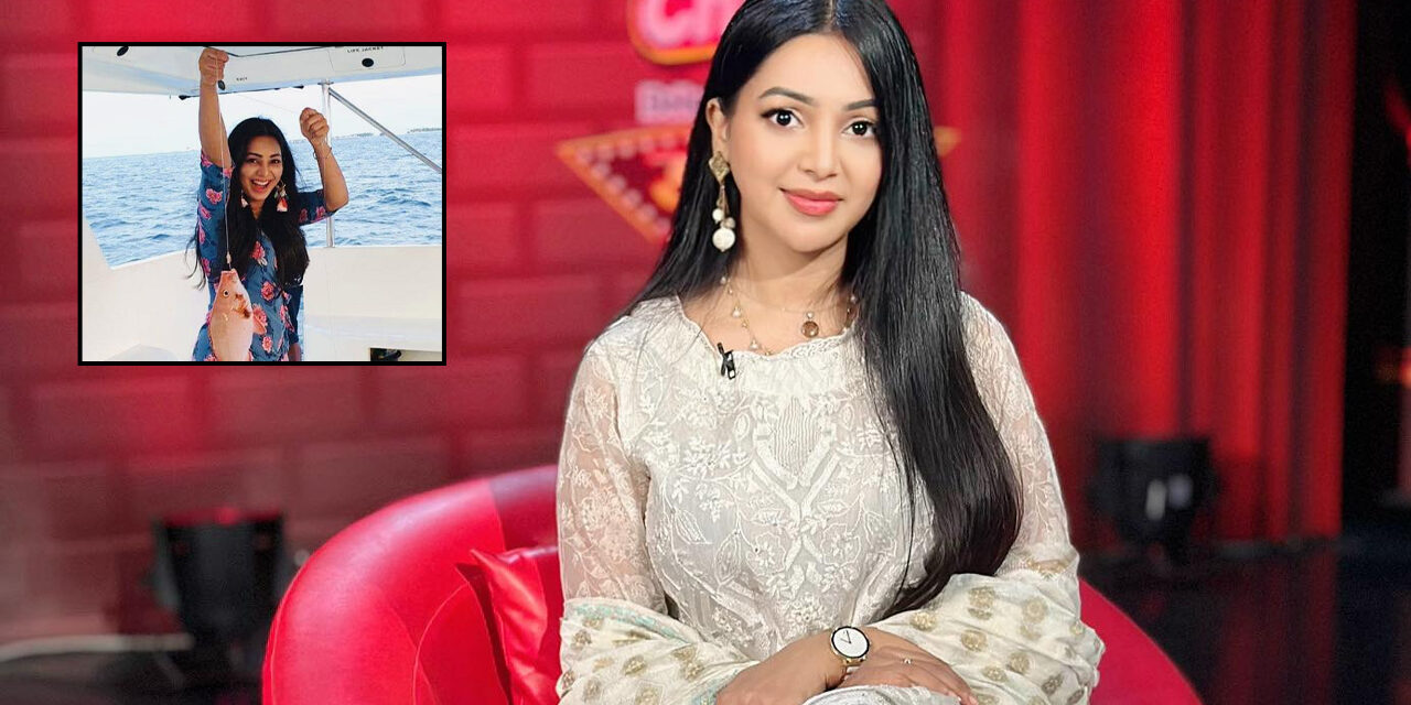 সমুদ্রে মাছ ধরছেন প্রভা