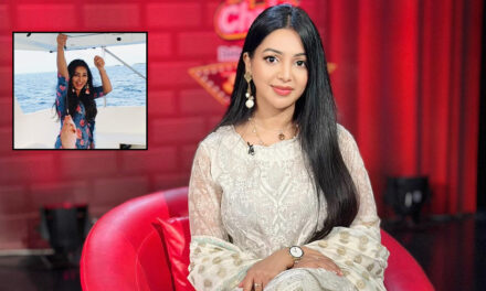 সমুদ্রে মাছ ধরছেন প্রভা