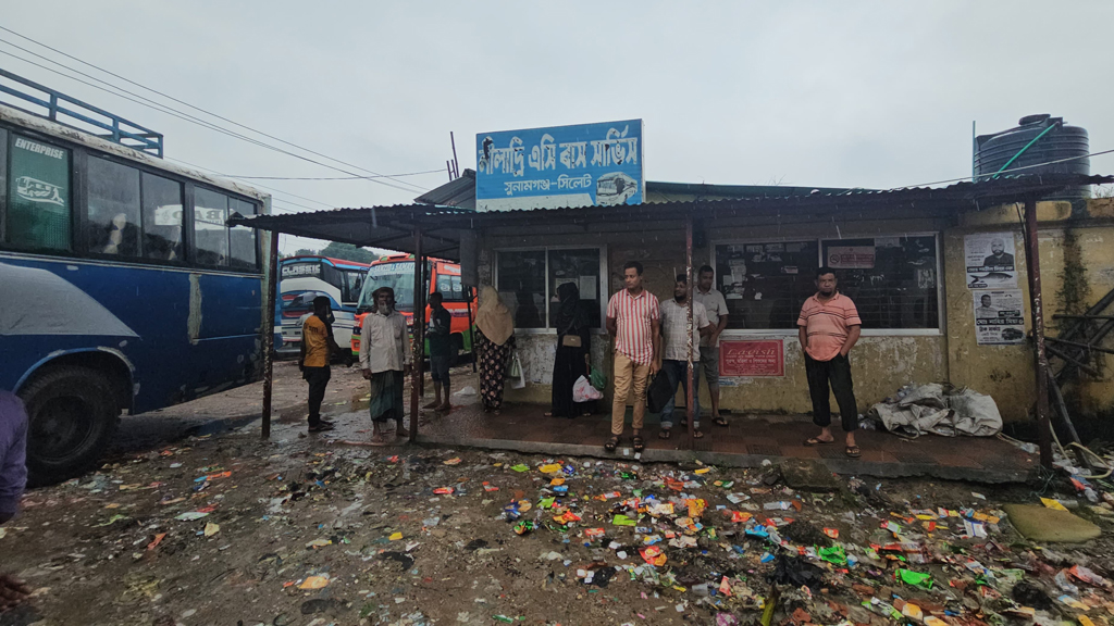 সুনামগঞ্জে শ্রমিক-শিক্ষার্থী দ্বন্দ্বে পরিবহন ধর্মঘট, যাত্রীদের ভোগন্তি