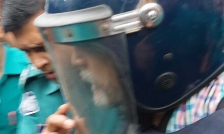 ‘আব্বু, আব্বু’ বলে ডাক কন্যাদের, হাত নাড়িয়ে সাড়া বারকাতের
