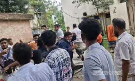 নরসিংদীতে সংঘর্ষ: সংবাদ সংগ্রহ করতে গিয়ে হামলার শিকার সাংবাদিক