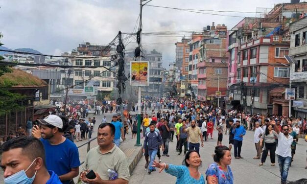 কারফিউ ভেঙে দ্বিতীয় দিনের বিক্ষোভে নেপাল, প্রেসিডেন্টের বাসভবনে আগুন