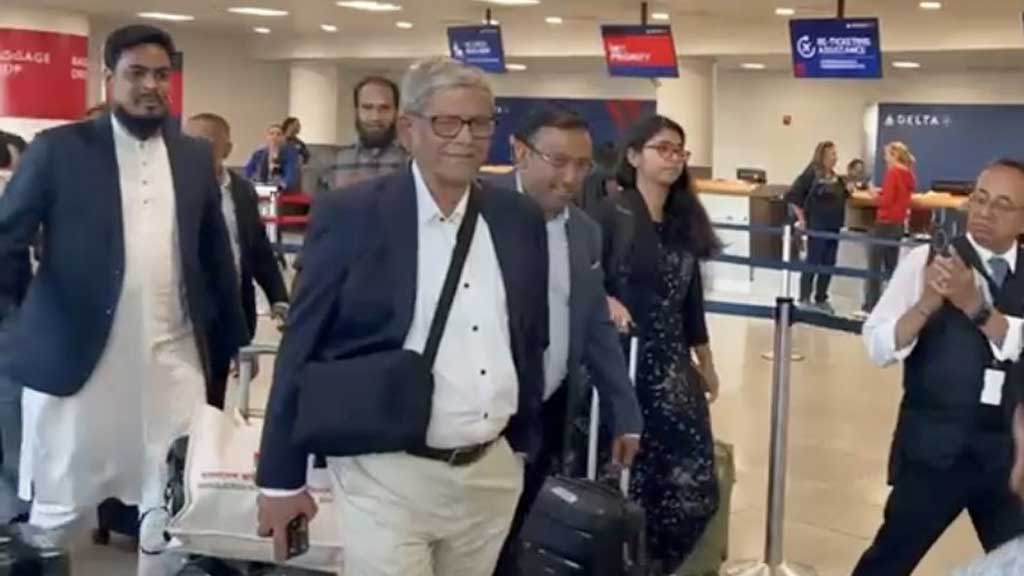 নিউ ইয়র্কে নেমে আওয়ামী লীগ কর্মীদের বিক্ষোভের মুখে ফখরুলরা, আখতারকে ডিম নিক্ষেপ