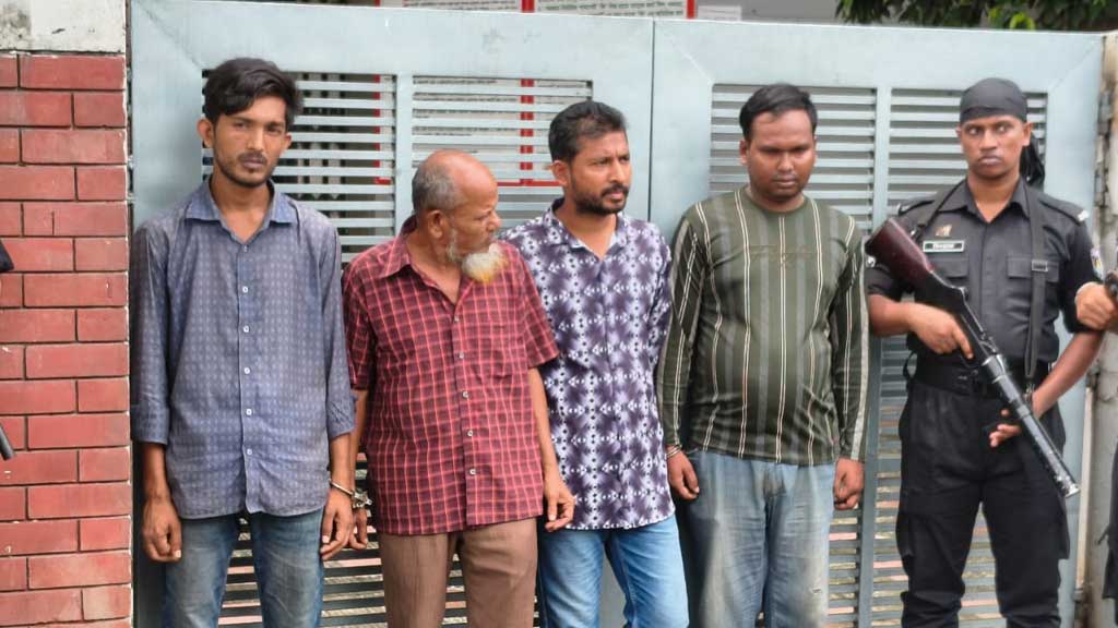 পাসপোর্ট অফিসে দালালবিরোধী অভিযান: ৪ জনকে বিভিন্ন মেয়াদে কারাদণ্ড