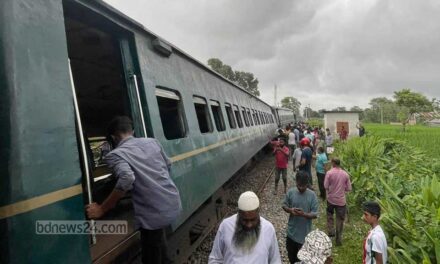 রংপুরে পদ্মরাগের ৬ বগি লাইনচ্যুত, তিন জেলায় ট্রেন চলাচল বন্ধ
