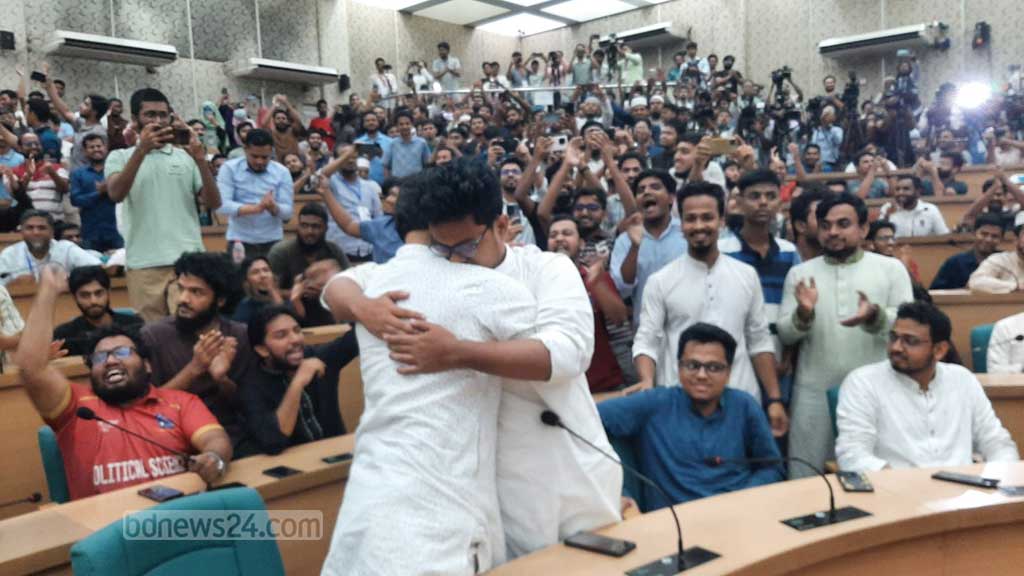 বিশাল জয়ে ডাকসুতে শিবিরের সাদিক, ফরহাদ, মহিউদ্দীন