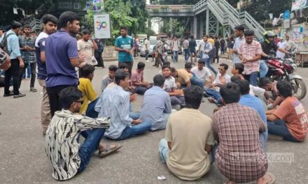 তিতুমীরের সামনে রাস্তা আটকে বিক্ষোভ, মহাখালীতে যানজট