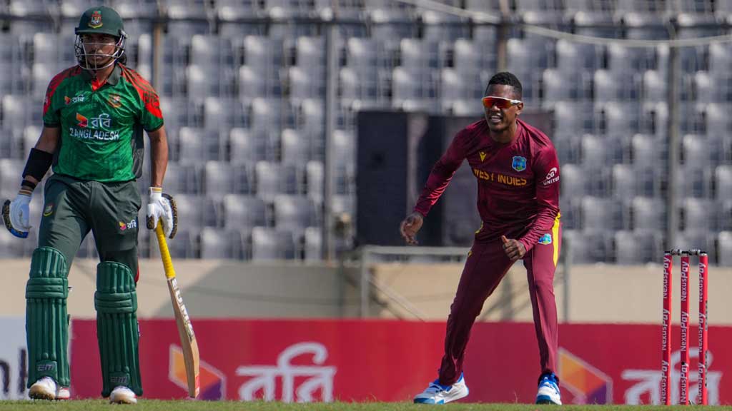 ওয়ানডে ইতিহাসে প্রথমবার ৫০ ওভারই স্পিনে