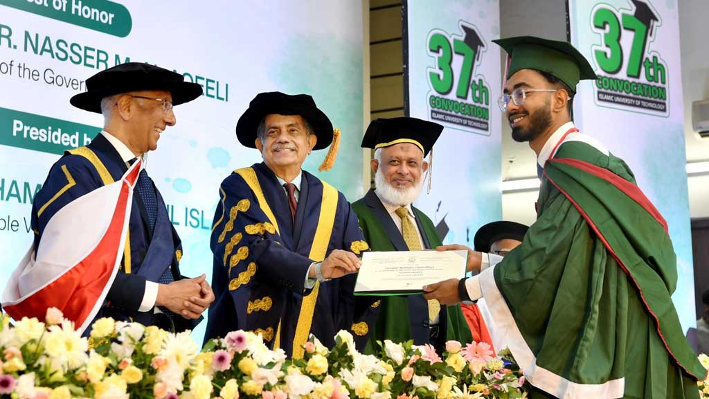 তরুণদের উদ্ভাবক ও নৈতিক নেতৃত্বে অনুপ্রাণিত হতে হবে: শিক্ষা উপদেষ্টা