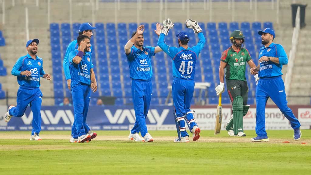 ব্যাটে-বলে বিধ্বস্ত হয়ে রেকর্ড ব্যবধানে হেরে হোয়াইটওয়াশড বাংলাদেশ