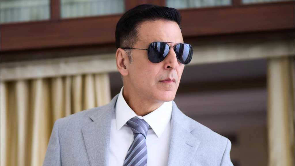 অক্ষয়ের ১৩ বছরের কন্যার কাছে নগ্ন ছবি চায় গেইমার!