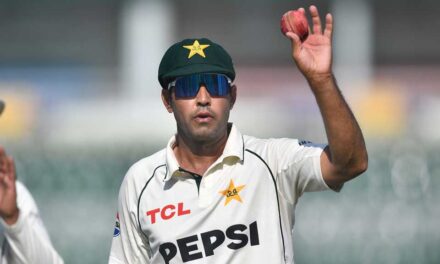 ৩৮ বছর বয়সে ৬ উইকেট নিয়ে ৯২ বছরের রেকর্ড ভাঙলেন আফ্রিদি