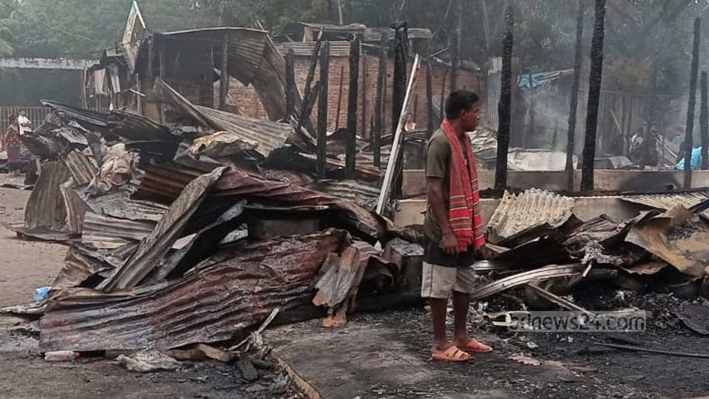 বান্দরবানে আগুনে পুড়ল ১৩টি দোকান