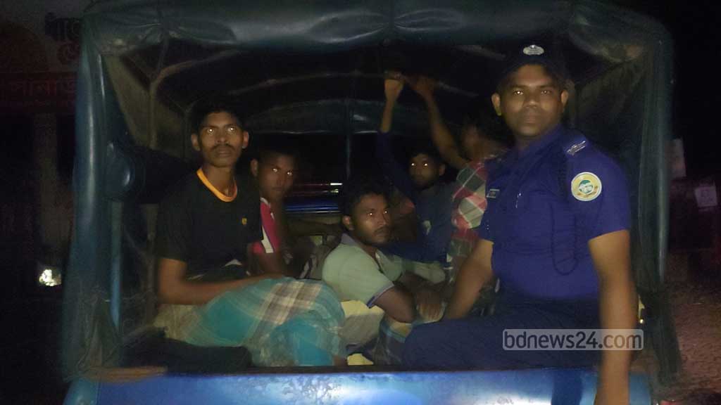 বরগুনায় নিষেধাজ্ঞা অমান্য করে মাছ শিকার করায় ১৩ জেলে আটক