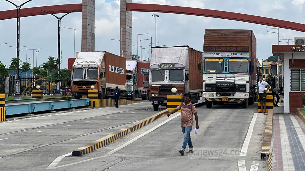 বেনাপোলে সন্ধ্যা ৬টার পর আমদানি-রপ্তানি বন্ধ, বিপাকে ব্যবসায়ীরা
