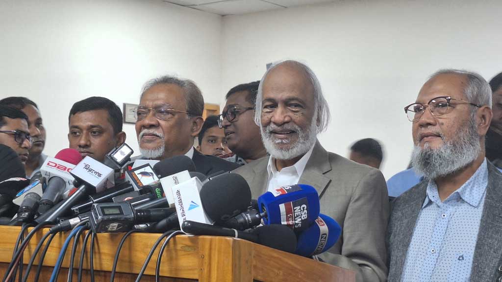 ‘প্রশ্নবিদ্ধ কর্মকর্তাদের’ ভোটে চায় না বিএনপি, ইসিকে মঈন খান