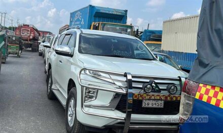 ব্রাহ্মণবাড়িয়ায় সড়কের দশা দেখতে গিয়ে যানজটে আটকা উপদেষ্টা