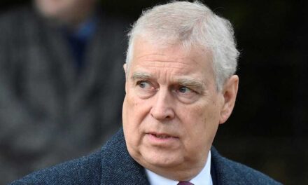 রাজকীয় উপাধি ‘ডিউক অব ইয়র্ক’ ছাড়লেন প্রিন্স অ্যান্ড্রু