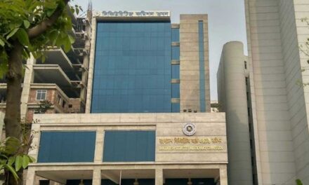 ব্যাংক একীভূতকরণ: বিনিয়োগকারীদের স্বার্থ রক্ষায় কেন্দ্রীয় ব্যাংকে বিএসইসির চিঠি