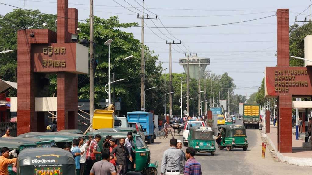 চট্টগ্রাম ইপিজেডে বন্ধ ৮ কারখানা খুলে দেওয়ার দাবিতে শ্রমিক বিক্ষোভ