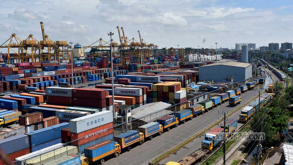 বর্ধিত মাশুলের প্রতিবাদে বন্দর অচলপ্রায়