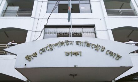 আত্মসমর্পণের পর ঢাকা মহানগর বিএনপি নেতা মোশাররফ কারাগারে