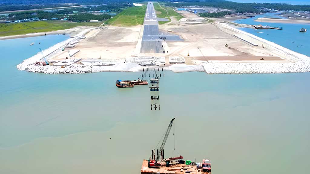 দেশের চতুর্থ আন্তর্জাতিক বিমানবন্দর হল কক্সবাজার