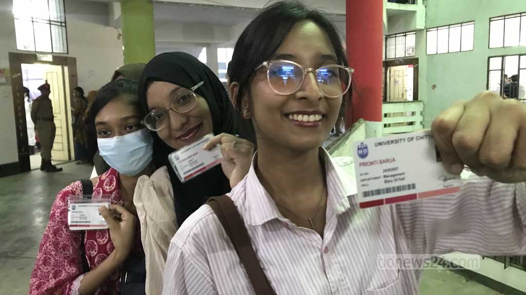 চাকসু: প্রথম চার ঘণ্টায় আলোচনায় ‘অমোচনীয় কালি’