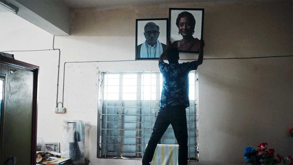 ‘প্রধানমন্ত্রী পলাইছে, শুনিছিস?’, দেলুপির টিজারে রাজনৈতিক ইঙ্গিত