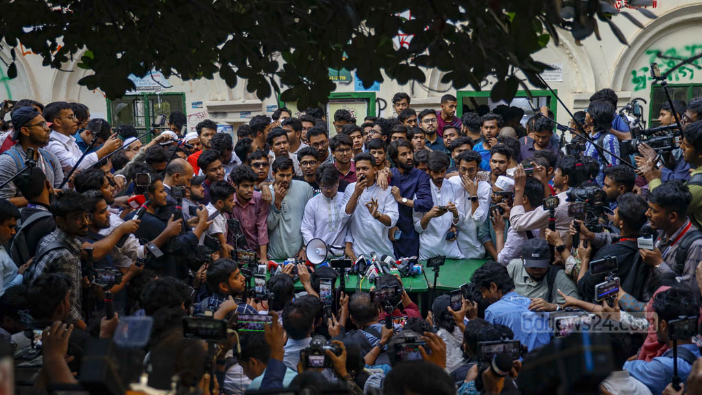 বাগছাস ফিরছে ছাত্রশক্তিতে, কারা আসছেন নেতৃত্বে?