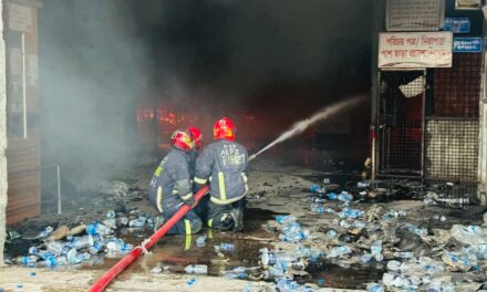 এক প্রতিষ্ঠানেরই ১৩ হাজার ডলারের পণ্য পুড়ে ছাই, নিরাপত্তা প্রশ্নবিদ্ধ