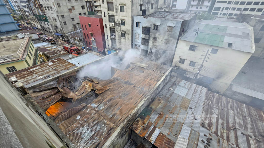 রূপনগরের আগুন পুরোপুরি নেভাতে ‘কয়েকদিন লাগতে পারে’