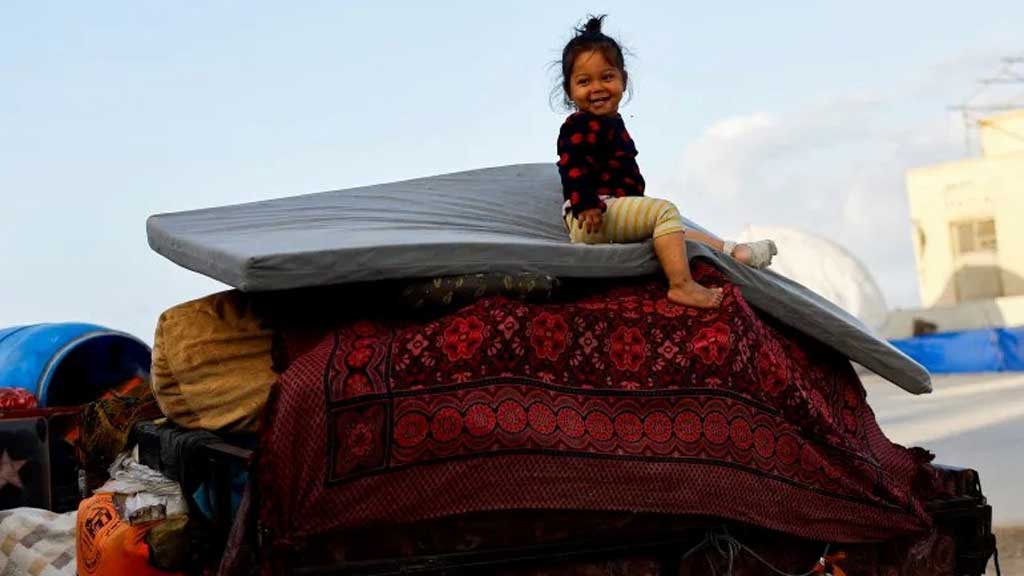 ইসরায়েলি সেনা প্রত্যাহার শুরু, উত্তর গাজায় ফিরছে বাস্তুচ্যুত পরিবারগুলো