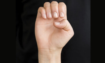 নখে সাদা দাগ হওয়ার যত কারণ