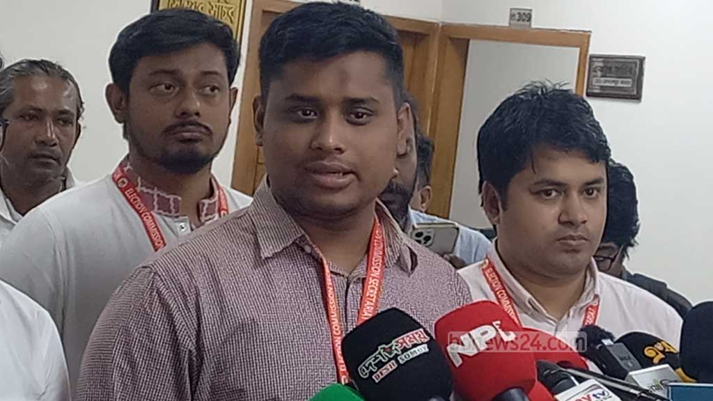 ইসির চাপিয়ে দেওয়া প্রতীক নেবে না এনসিপি: হাসনাত আব্দুল্লাহ