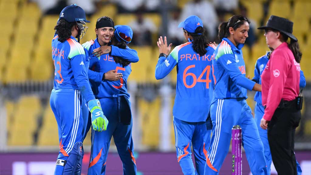 ভারতের নারী ক্রিকেটাররা কি হাত মেলাবেন পাকিস্তানিদের সঙ্গে?