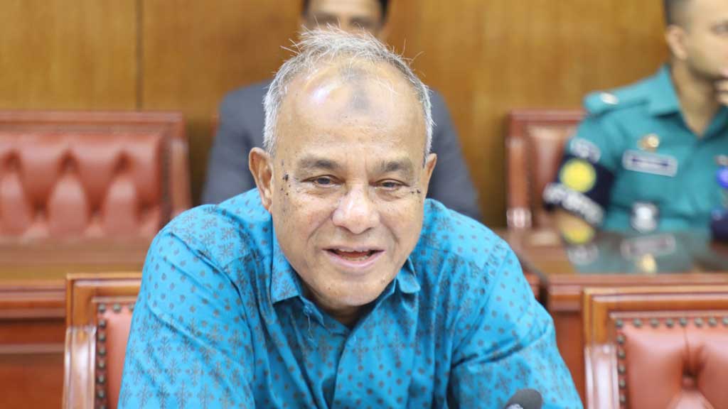 লুট হওয়া কিছু অস্ত্র বাইরে থাকবেই, বললেন স্বরাষ্ট্র উপদেষ্টা