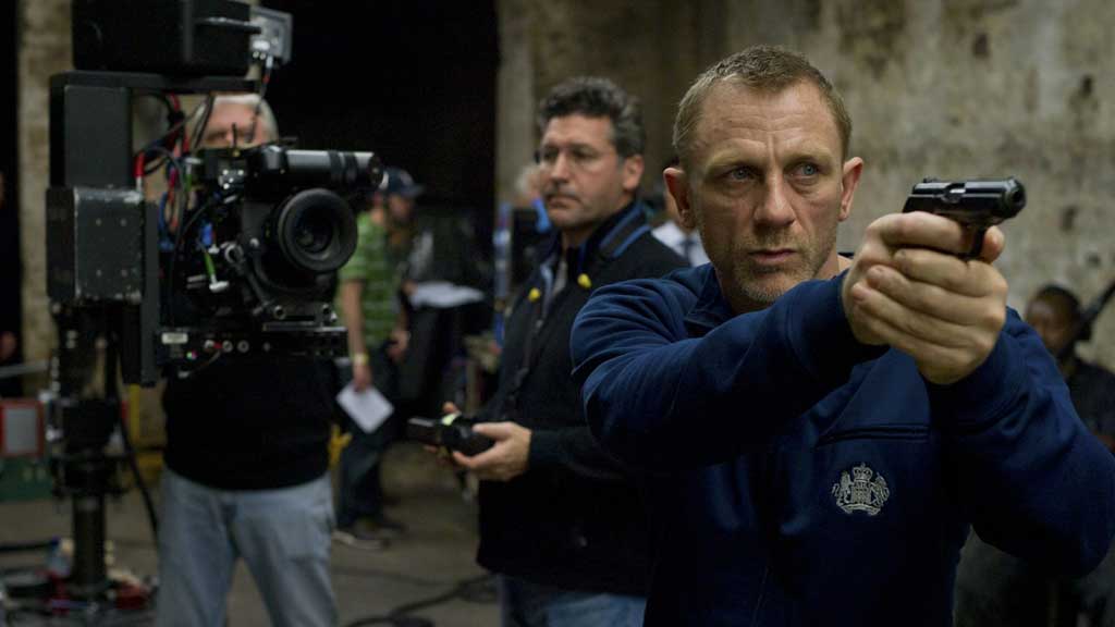 জেমস বন্ডকে নিরস্ত্র করার পরিকল্পনা চলছে?