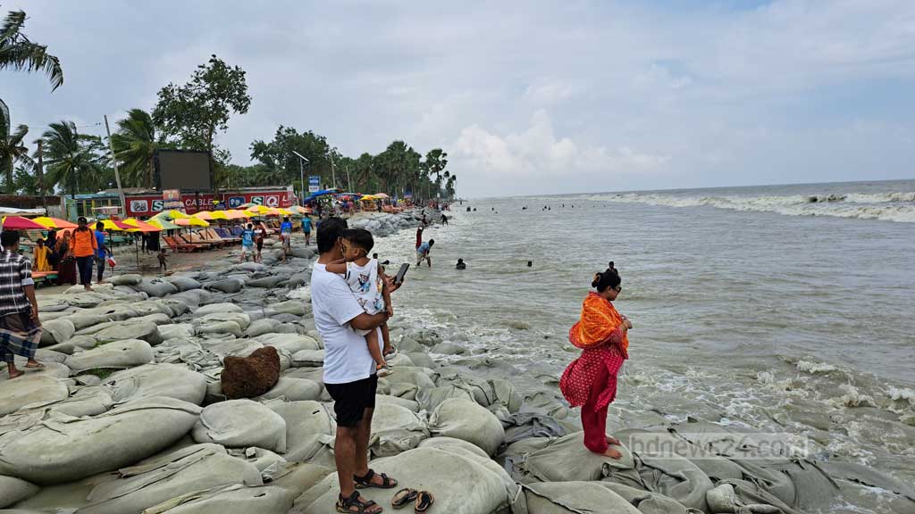 রূপ হারাচ্ছে ‘সাগরকন্যা’, পর্যটন-প্রতিবেশের কী হবে?