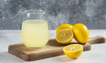 লেবু পানি: প্রতিদিনের অভ্যাসে উপকার না ক্ষতি?