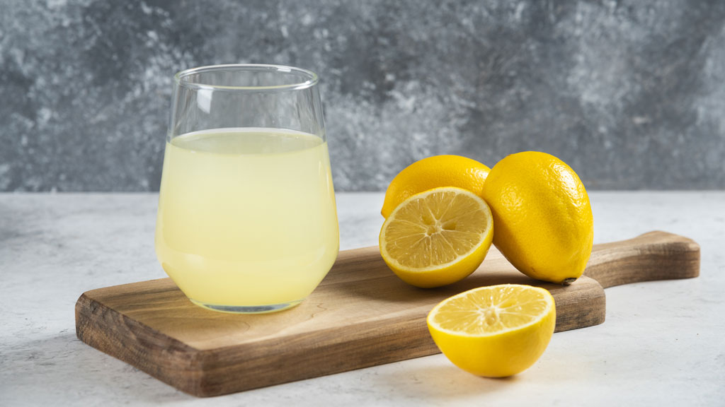 লেবু পানি: প্রতিদিনের অভ্যাসে উপকার না ক্ষতি?