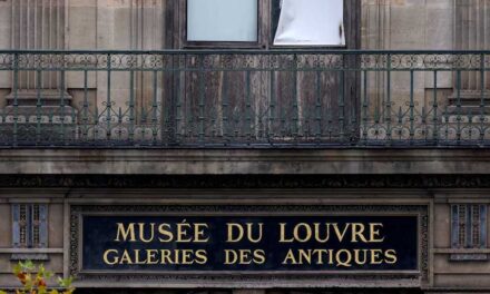 ল্যুভ জাদুঘর থেকে রত্ন চুরির ঘটনায় গ্রেপ্তার ২