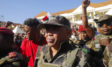 কর্নেল রান্দ্রিয়ানিরিনা হচ্ছেন নতুন প্রেসিডেন্ট, মাদাগাস্কারের সদস্যপদ স্থগিত করল আফ্রিকান ইউনিয়ন