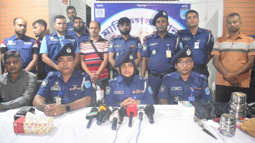 গ্রাহকদের রক্ষিত স্বর্ণ আত্মসাৎ করতে ‘ডাকাতির নাটক’, উদ্ধার ৩৯ ভরি