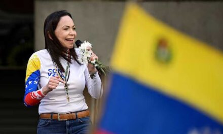 ভেনেজুয়েলার ‘লৌহ মানবী’ মাচাদো: অন্ধকারেও যিনি জ্বেলে রেখেছেন ‘গণতন্ত্রের শিখা’