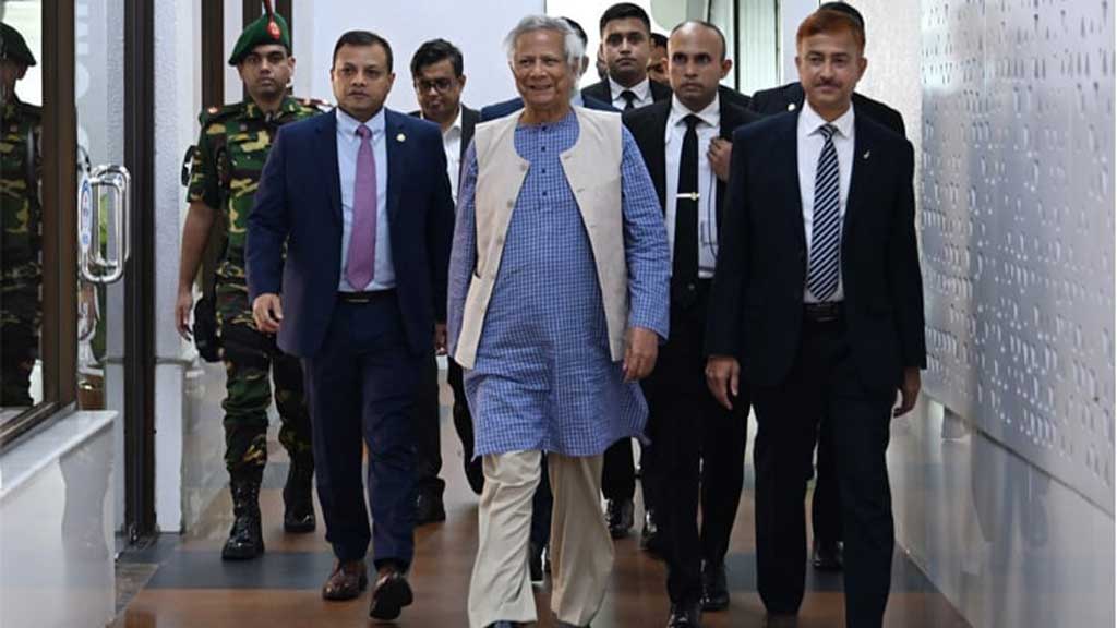 দেশে ফিরেছেন প্রধান উপদেষ্টা